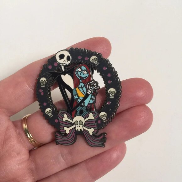 Rare Vintage Nightmare Before Christmas Trading Pin with Jack and Sally - Picture 2 of 3